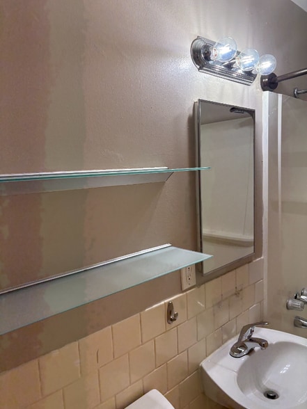 Building Photo - 971 S 7th St