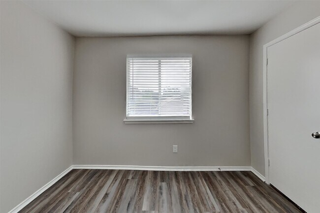 Building Photo - 1806 Usher Ct