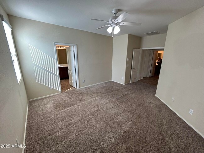 Building Photo - 2747 E Clifton Ave