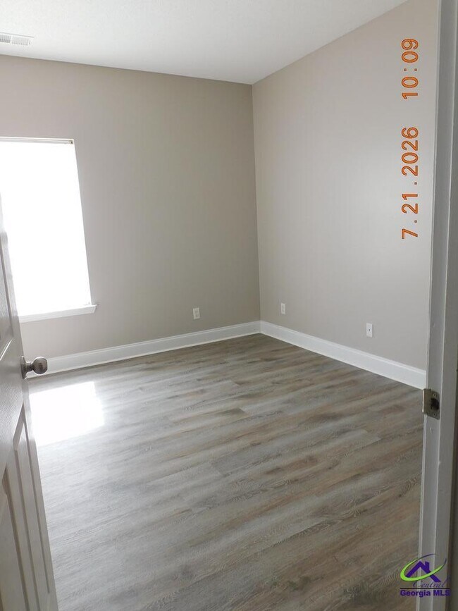 Building Photo - 506 Club Villa Court