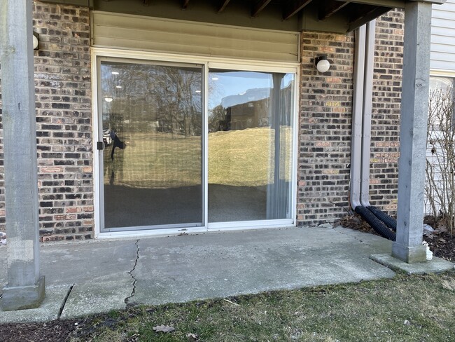 Building Photo - 16W525 Mockingbird Ln