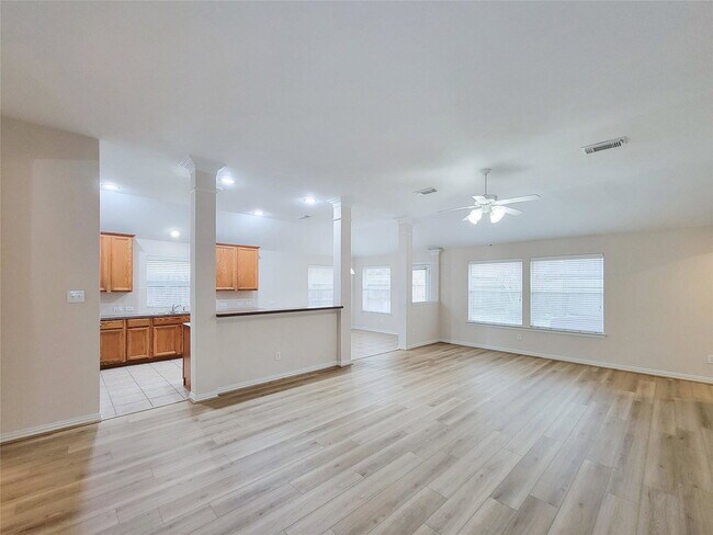 Building Photo - Haley Court, Pearland, TX 77584 - 3 BR 2.5 BA single-family home