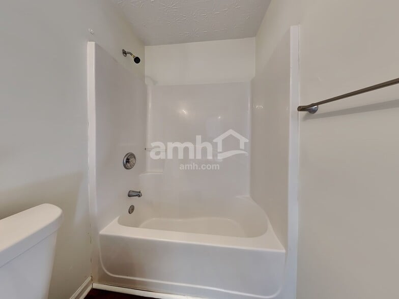 Building Photo - 247 River Pass Ct NE