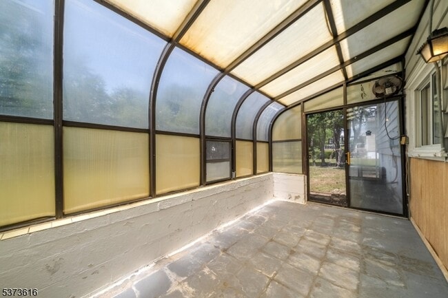 Building Photo - 267 Church Ln