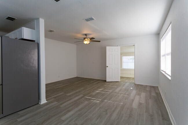 Building Photo - 1164 W 31st St