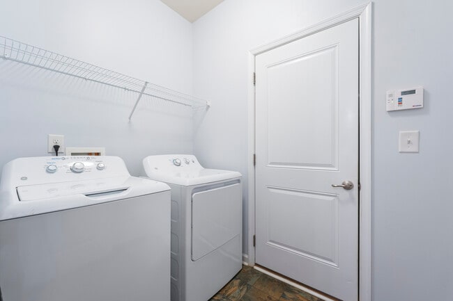 Building Photo - 586 Harrison Dr NW