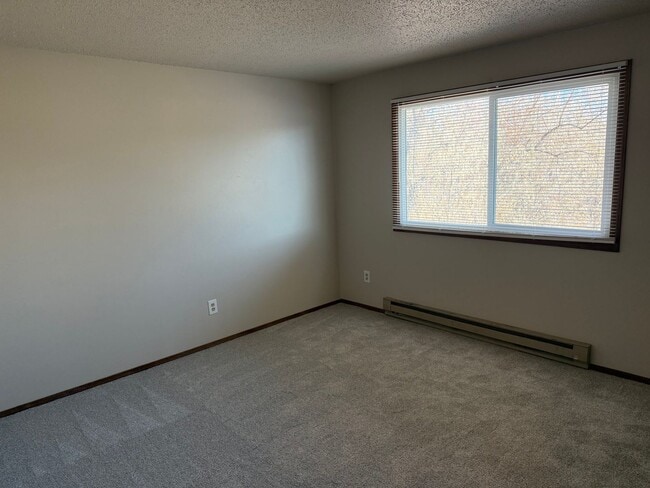 Building Photo - Welcome to Grandview Estates!