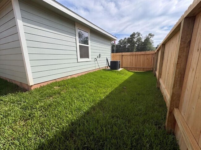 Building Photo - 14525 William Trails Dr