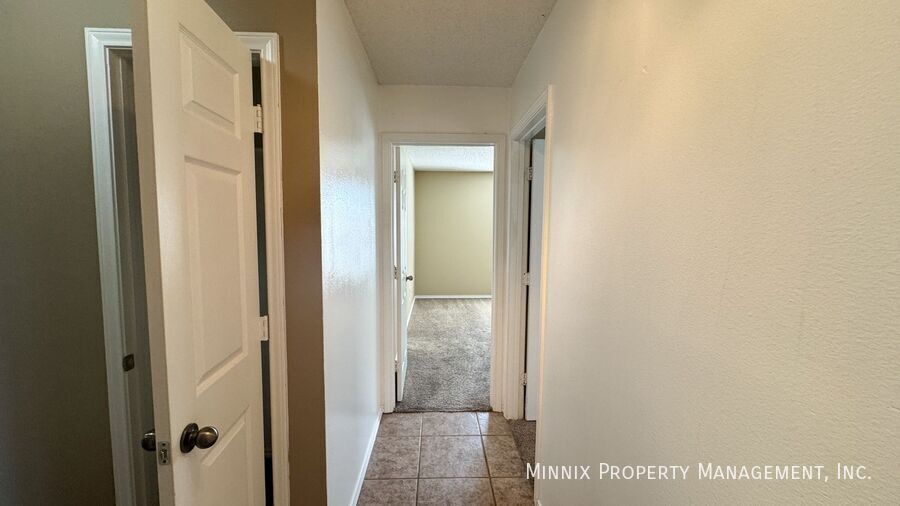 Building Photo - 525 N Iola Ave