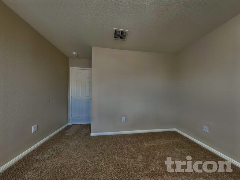 Building Photo - 5343 Marsh Ln