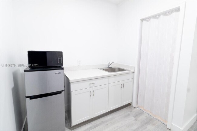 Building Photo - 16201 SW 144th Ct