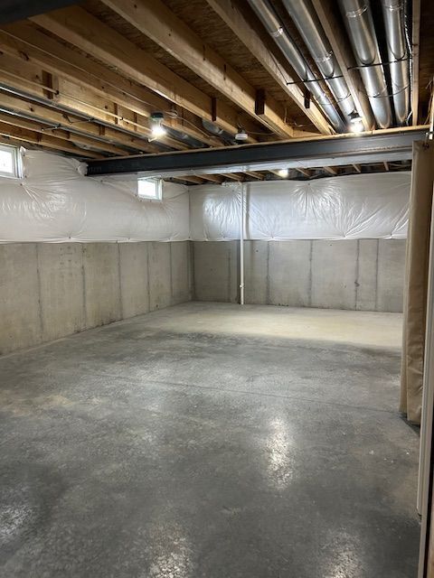 Building Photo - Massive, Newer 4 Bedroom Home in Pool Comm...