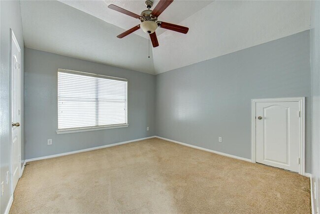 Building Photo - 5002 Laura Lee Ln