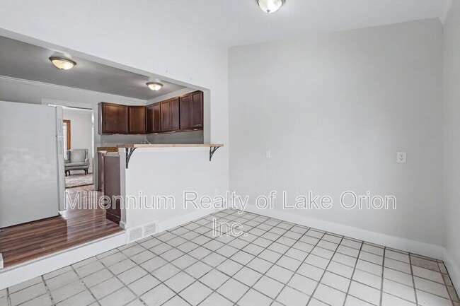 Building Photo - 52 E Iroquois Rd