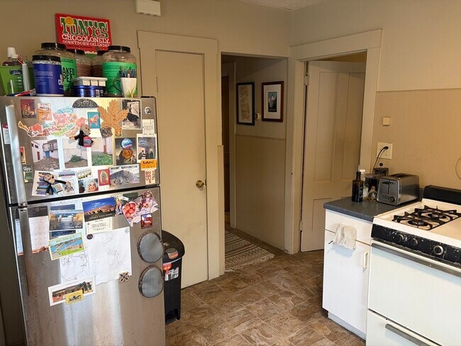 Building Photo - 53 Oak St