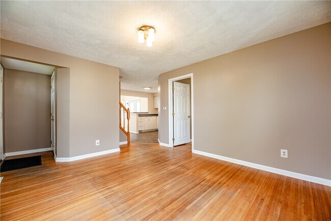 Building Photo - 133 River Meadow Dr