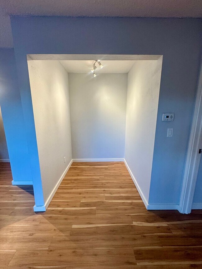 Building Photo - Cozy 1 Bedroom / 1 Bath Condo/DECEMBER MOVE IN SPECIAL