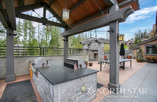 Building Photo - Stunning Renaissance at Peterkort Woods To...