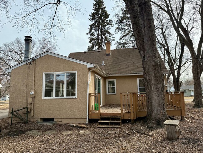 Building Photo - THREE BEDROOM SINGLE-FAMILY HOME WITH ACREAGE!