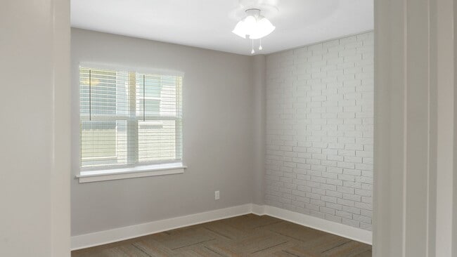 Building Photo - 300 W Pleasure Ave