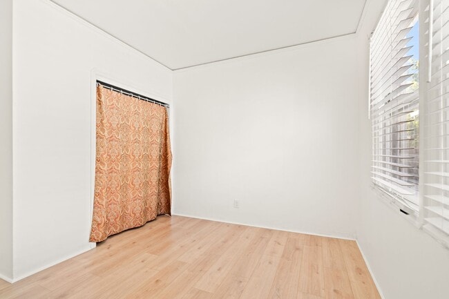 Building Photo - Charming Oakland Oasis with Detached Works...