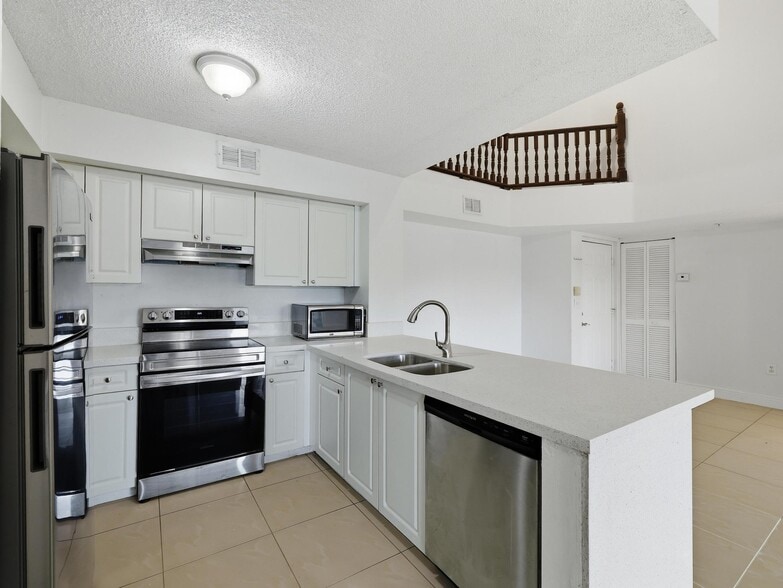 Building Photo - 12166 Saint Andrews Pl