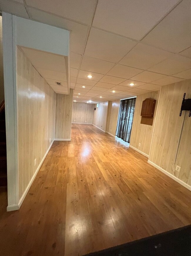 Building Photo - STAFFORD HOME - LARGE 5 BEDROOMS!