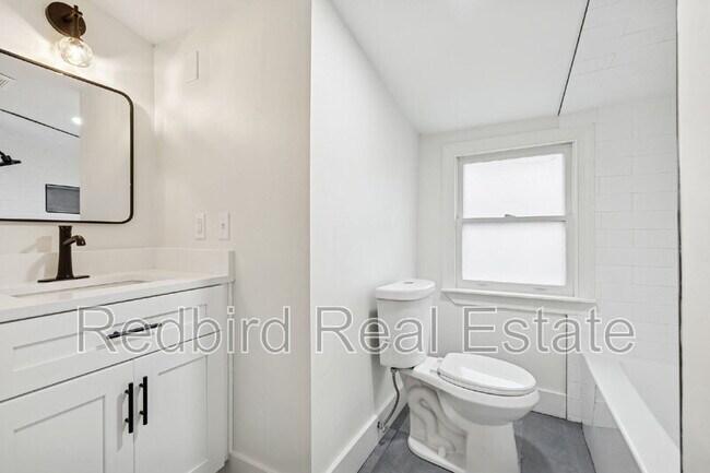 Building Photo - 611 S 12th St