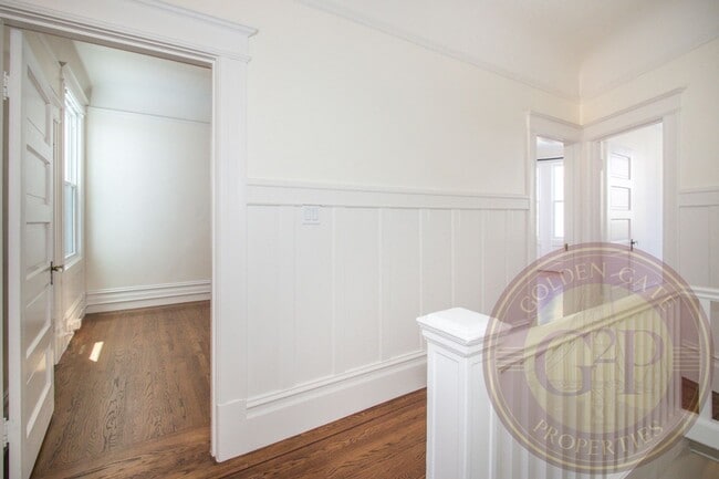 Building Photo - Russian Hill - 3 BR, 1 BA Condo 1,125 Sq. ...