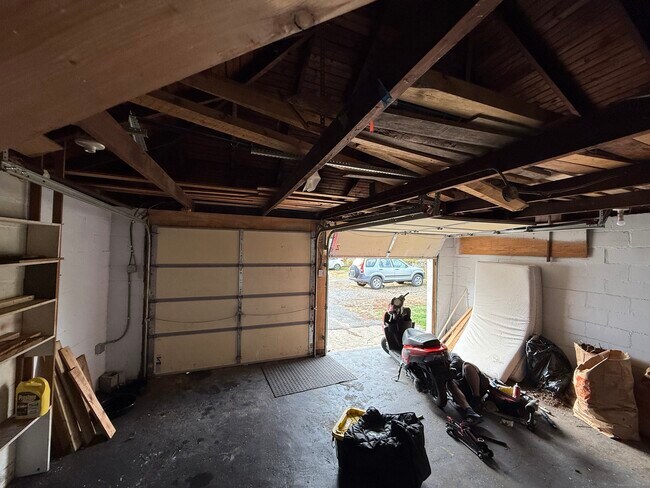 Building Photo - 174 Brentwood Ave