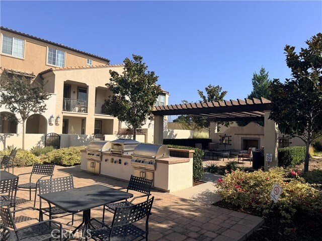 Building Photo - 818 Santa Fe Ave