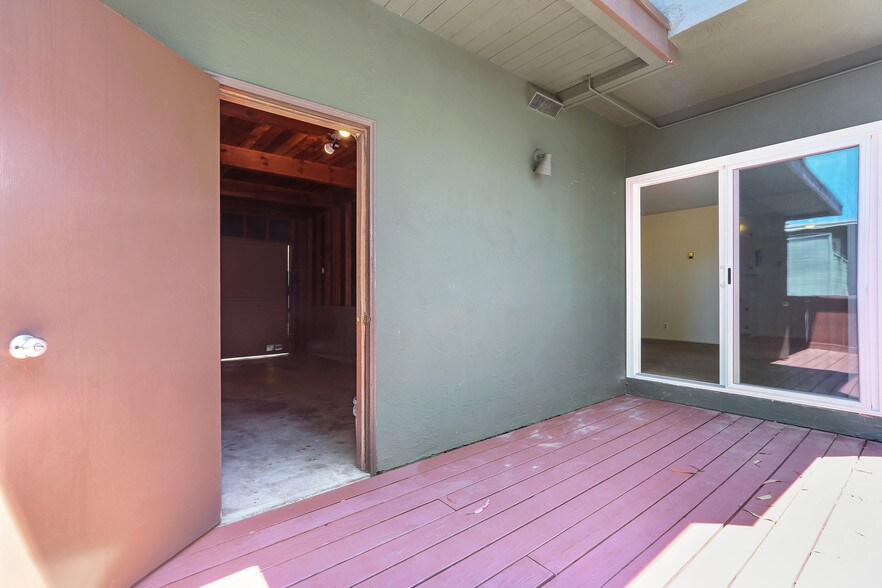 Building Photo - 2073 Key Blvd