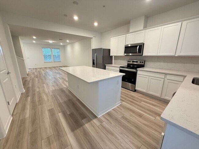 Building Photo - 3/2.5 Clermont Townhouse-NEW CONSTRUCTION