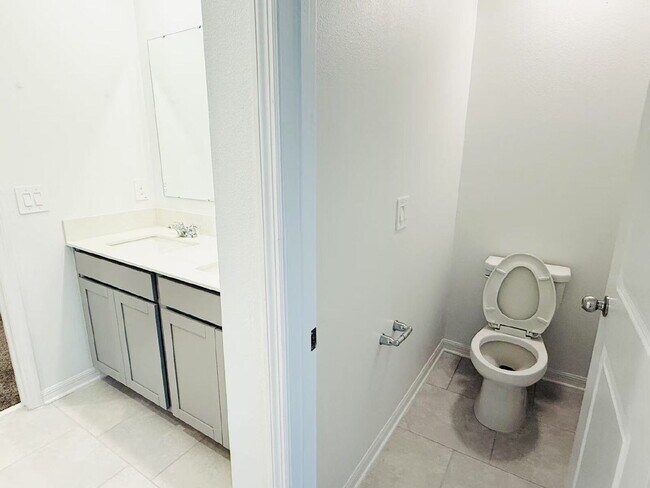 Building Photo - 644 Reggie Rd