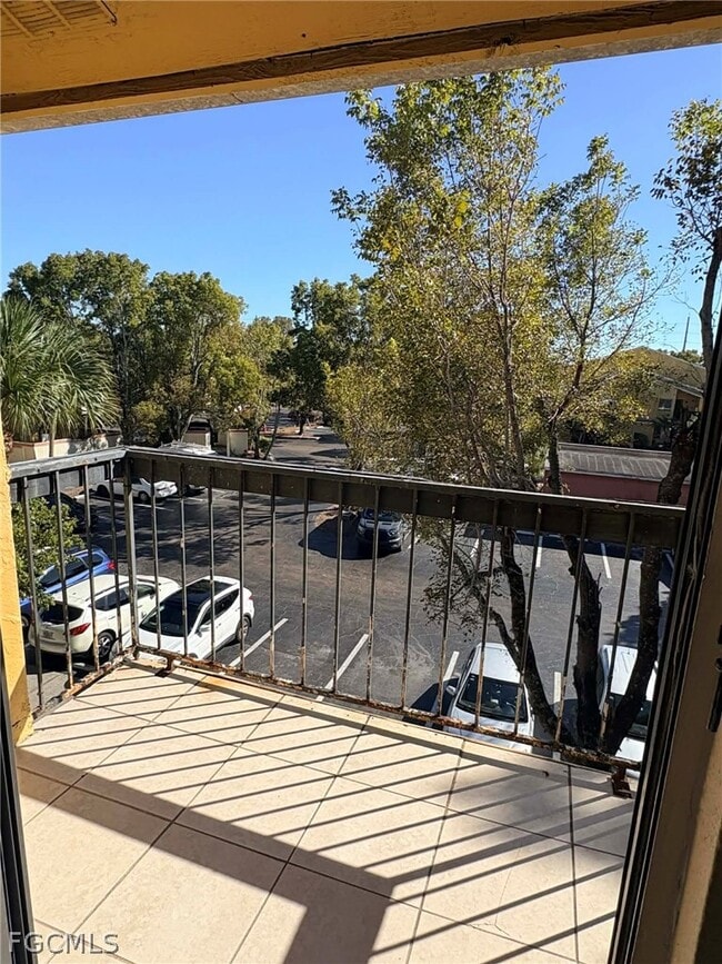 Building Photo - 2915 Winkler Ave