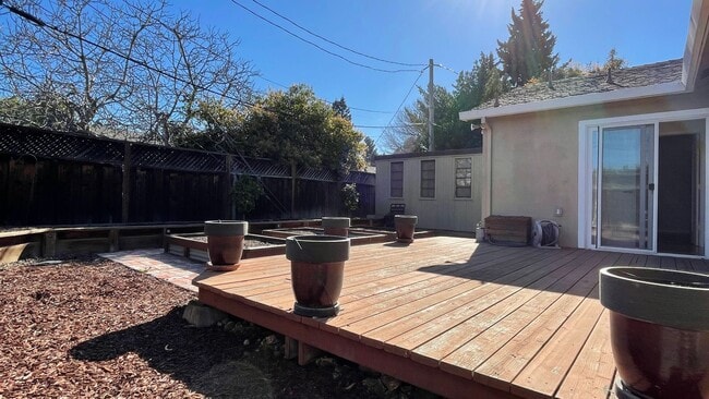 Building Photo - 3BD/2BA Single-Family Home with Attached Garage, Hardwood Floors, Washer/Dryer Included - Pets We...