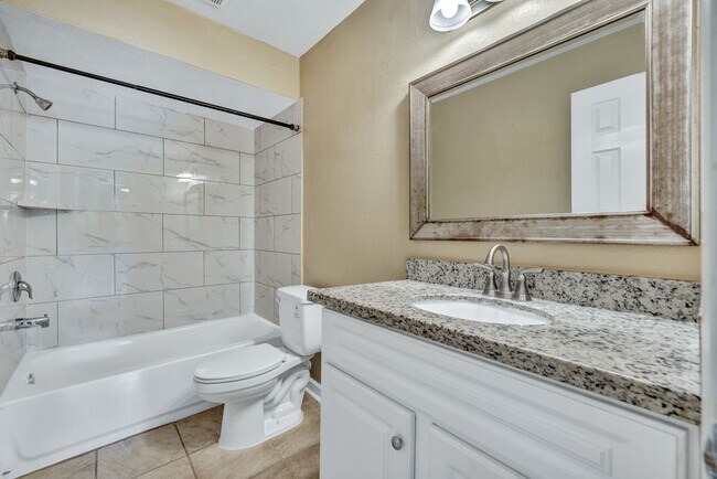 Building Photo - 770 Memorial Mews St