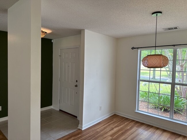 Building Photo - 156 Shady Oak Cir