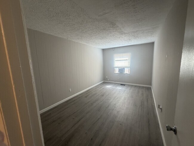 Building Photo - 6011 Vine St
