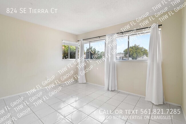 Building Photo - 824 SE Tierra Ct