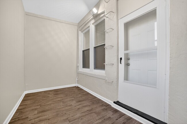 Building Photo - 1419 S Kedvale Ave