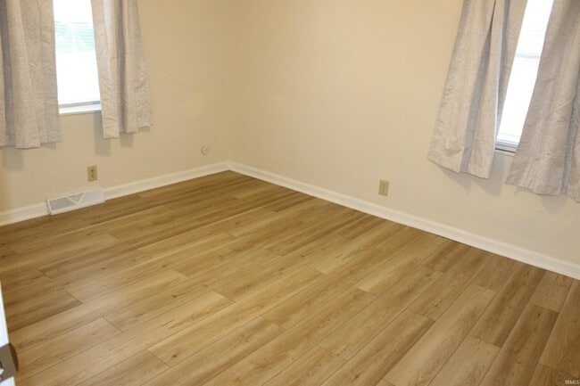 Building Photo - 1716 S Walnut Ln