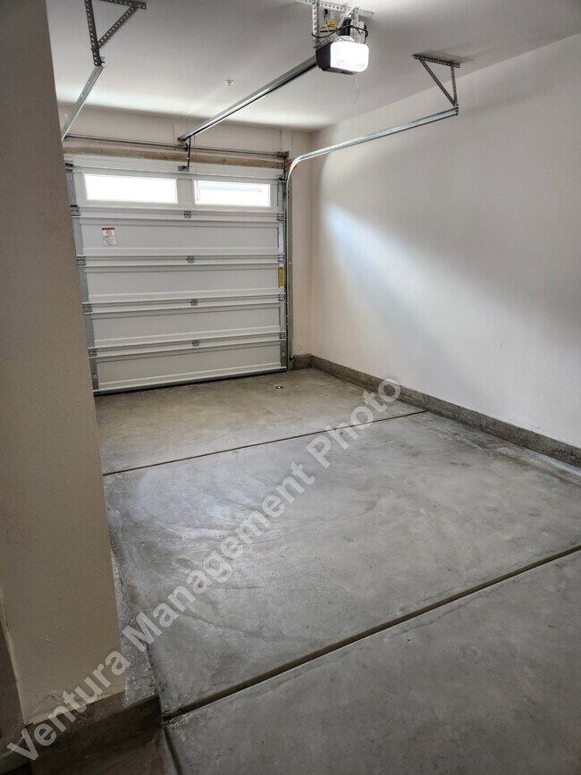 Building Photo - 3020 Harrison Ln