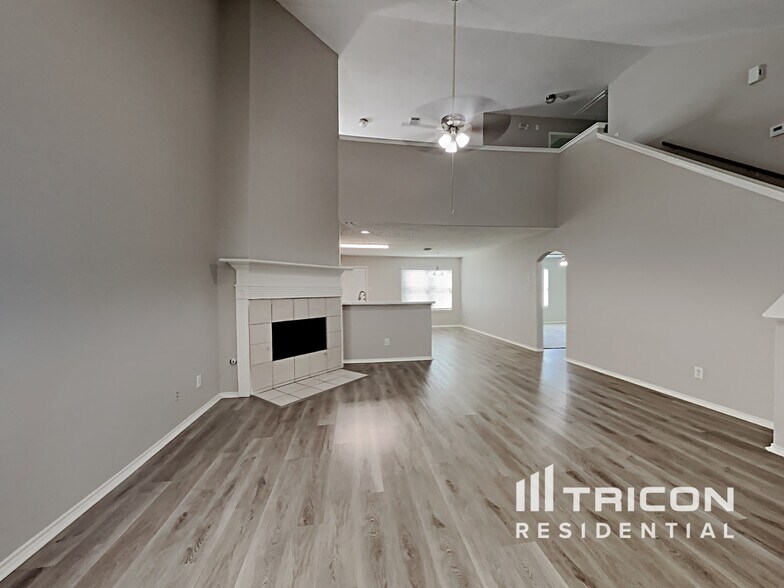 Building Photo - 18451 Sunrise Pines Dr