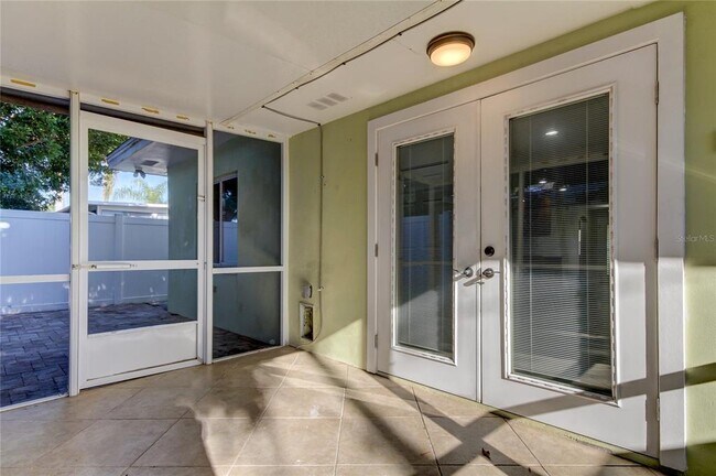 Building Photo - 407 15th Ave