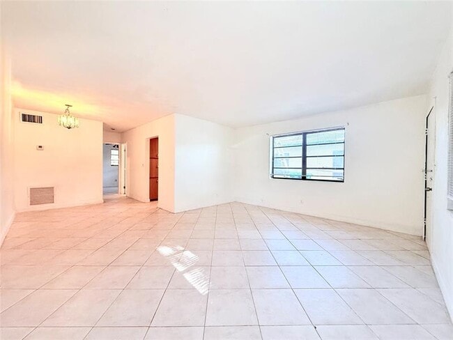 Building Photo - 141 NW 27th Terrace