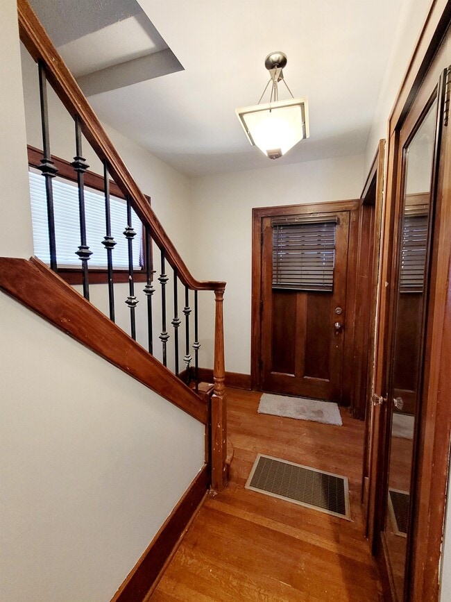 Building Photo - 255 Alger St SE