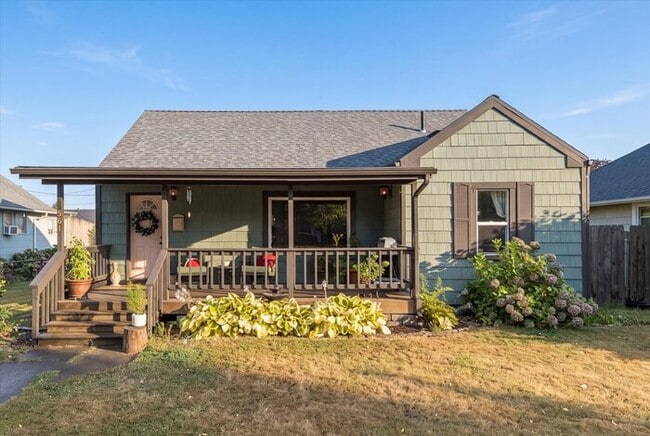 Building Photo - COME HOME TO THIS THREE BEDROOM CHARMER