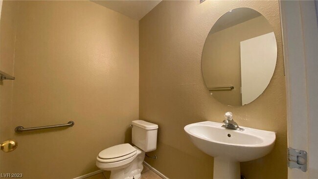 Building Photo - 8800 Sandringham Ave