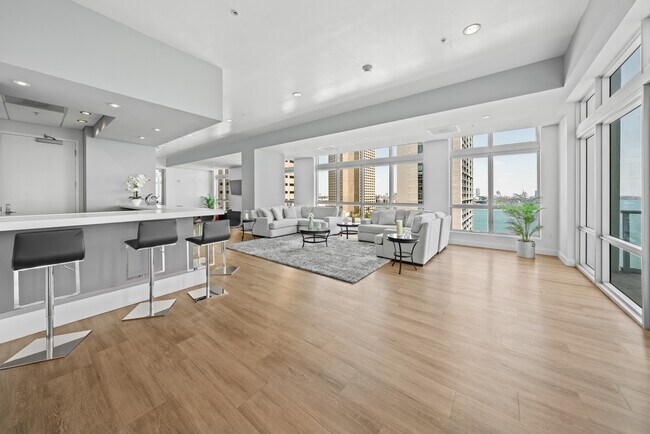 Building Photo - 300 S Biscayne Blvd